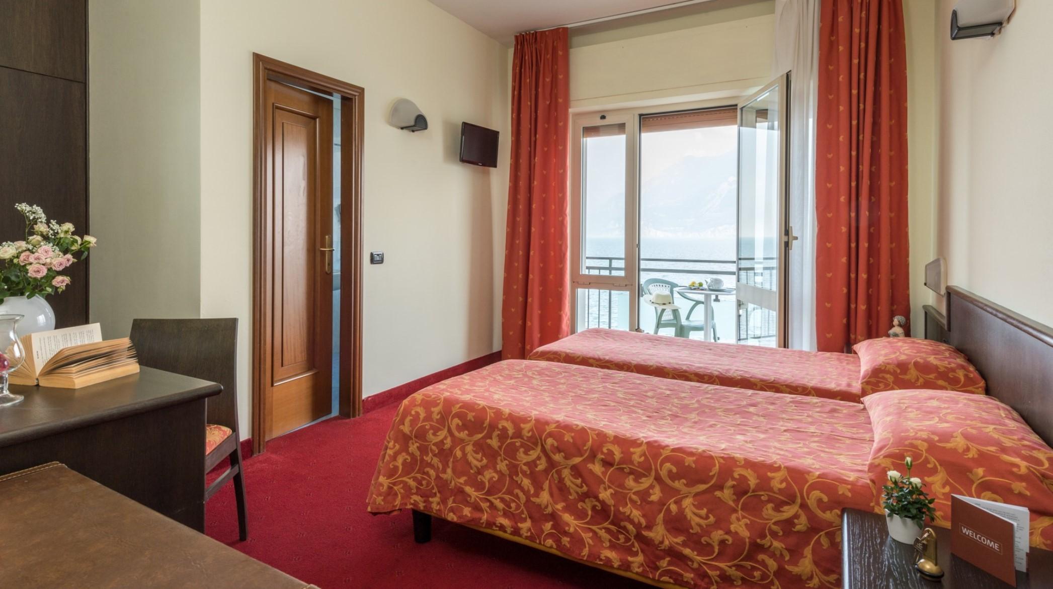 Hotel Drago Brenzone sul Garda Luaran gambar